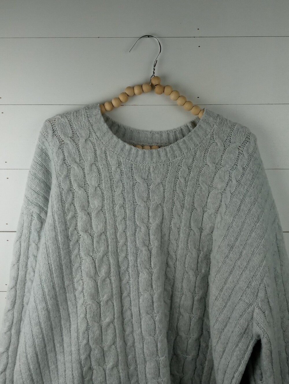 Hollister Women's size L light gray cableknit crewneck sweater soft and cozy
